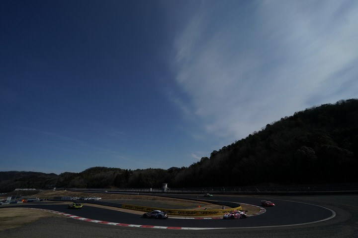 公式テスト岡山: 青空の下ヘアピンを駆ける