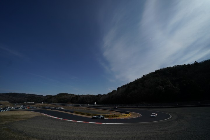 公式テスト岡山: 青空の下ヘアピンを駆ける