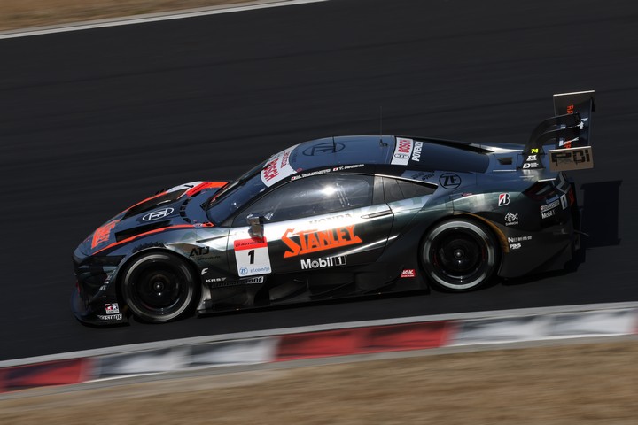 公式テスト岡山: 山本尚貴／武藤英紀組（STANLEY NSX-GT）