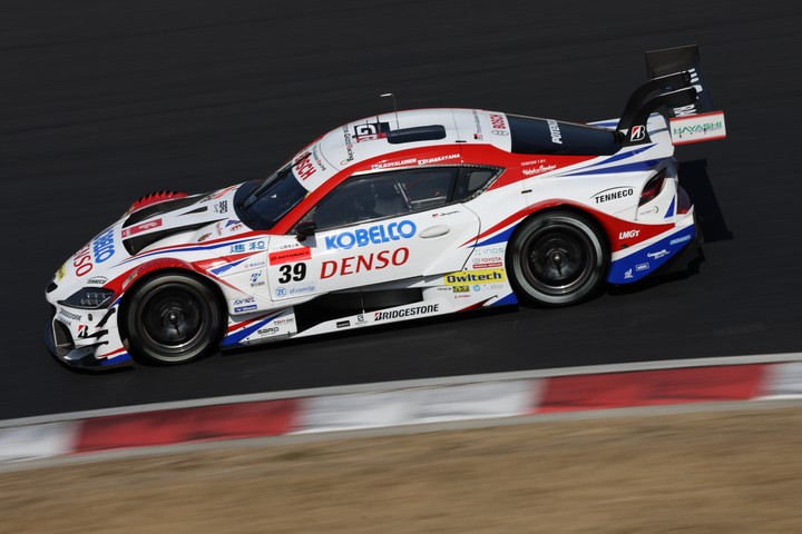 公式テスト岡山: ヘイッキ・コバライネン／中山雄一組（DENSO KOBELCO SARD GR Supra）