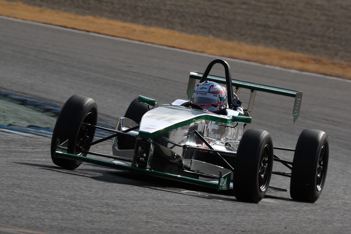 ポールポジションは佐藤樹（群馬トヨペットTeam RiNoA ED）