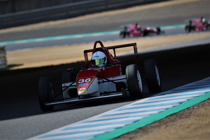 決勝5位は長谷部一真（ALBIREX RD10V）