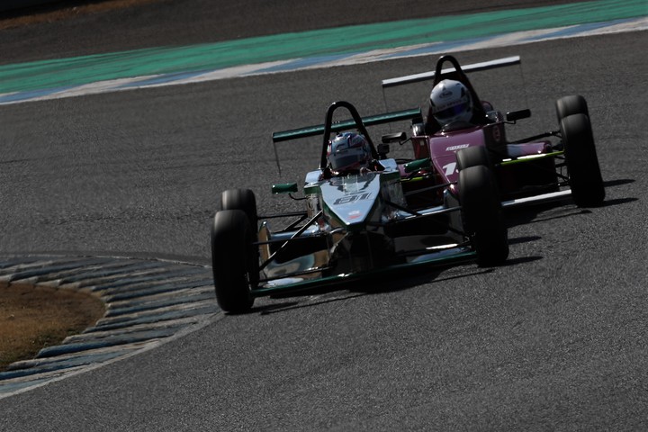 決勝2位は佐藤樹（群馬トヨペットTeam RiNoA ED）