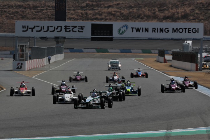 10周の決勝がスタートした