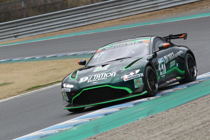 ST-Zクラスポールポジションは星野辰也／織戸学／篠原拓朗組（D'station Vantage GT4）