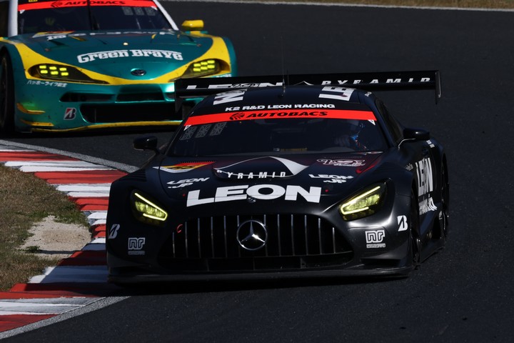 GT300クラス決勝2位は蒲生尚弥／菅波冬悟組（LEON PYRAMID AMG）