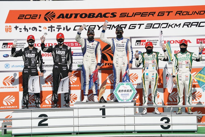 GT300クラスの表彰式