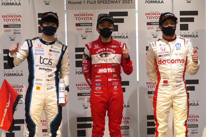 決勝フォトセッション: 上位3人のドライバーたち