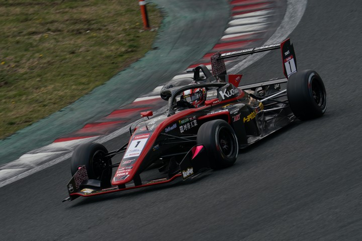 予選3位は野中誠太（Kuoカローラ中京TOM'S 320 ）