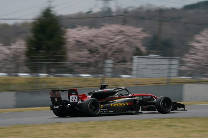 決勝4位は平良響（Kuoカローラ中京TOM'S 320）