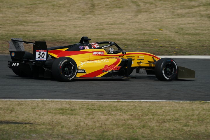 決勝2位は名取鉄平（Byoubugaura B-MAX Racing 320）