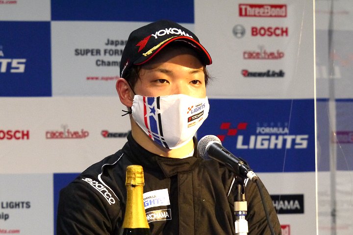 決勝記者会見: 2位の名取鉄平（B-MAX RACING TEAM）