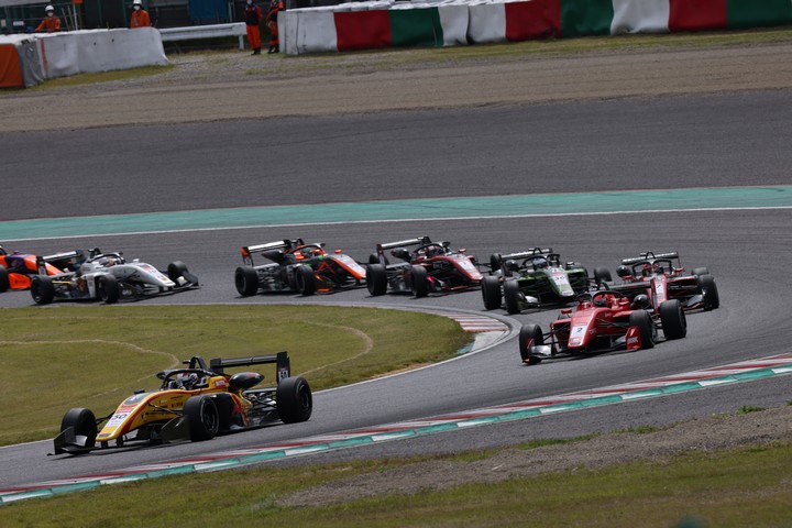 12周の決勝がスタートした