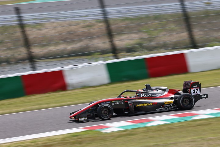 決勝3位は平良響（Kuoカローラ中京TOM'S 320）