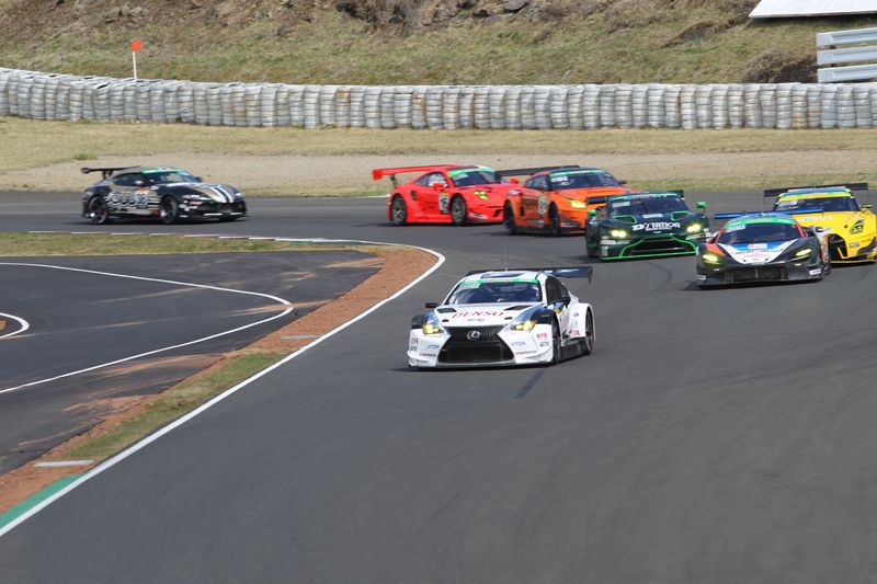 グループ1決勝: 3時間レースがスタートした