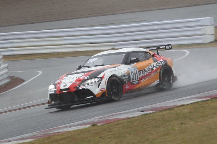 ST-Zクラスポールポジションは鈴木宏和／久保凜太郎／塩津佑介／佐藤公哉組（FABULOUS GRMI GR SUPRA GT4）