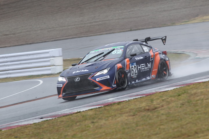 ST-3クラスポールポジションは平木湧也／平木玲次／高橋知己組（HELM MOTORSPORTS RC350）