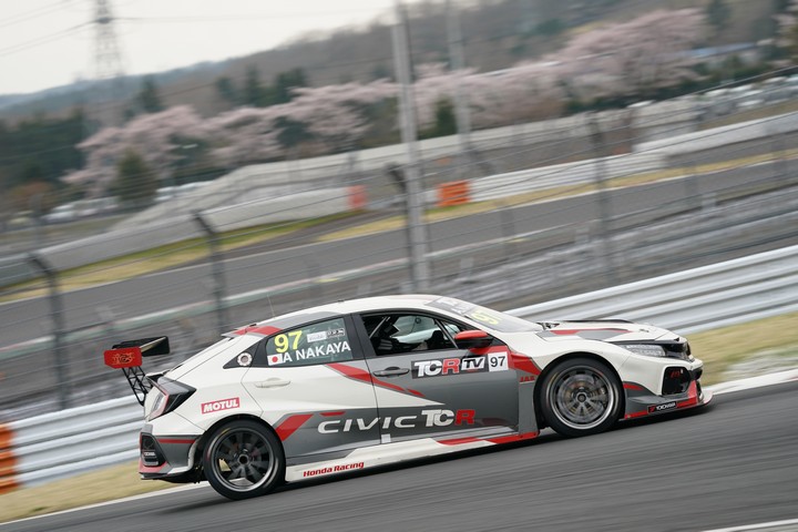 決勝6位は中谷明彦（DOME RACING）