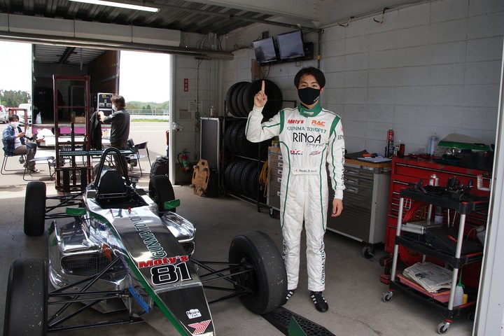 ポールポジションを獲得した佐藤樹（MYST KK-SⅡ）