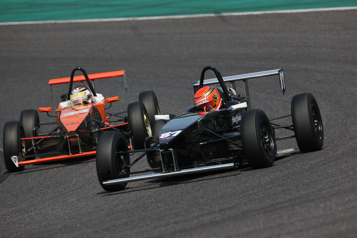 森山冬星と居附明利の争い