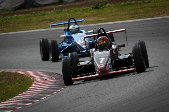 予選2位は本田千啓(オートルック☆モダン☆10V)