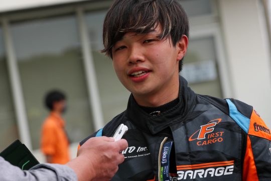 ポールポジションを獲得した安田航(Fガレージ&SウインズSII)