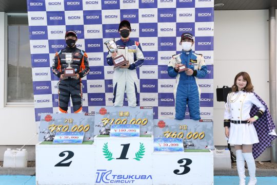 表彰式：左から2位・安田航、優勝・野島遼葵、3位・秋山健也