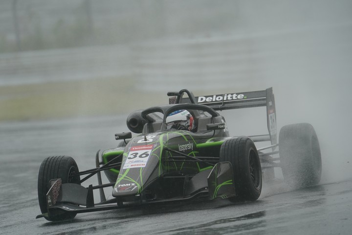 決勝2位はジュリアーノ・アレジ（Deloitte. TOM'S 320）