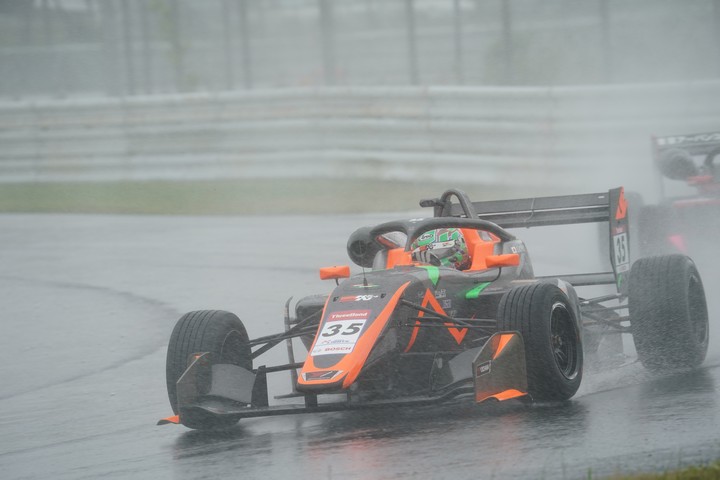 決勝3位は河野駿佑（RS FINE K&N 320）