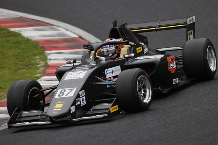 第1戦ポールポジション、第3戦予選2位の塩津佑介（Power s MP F111）