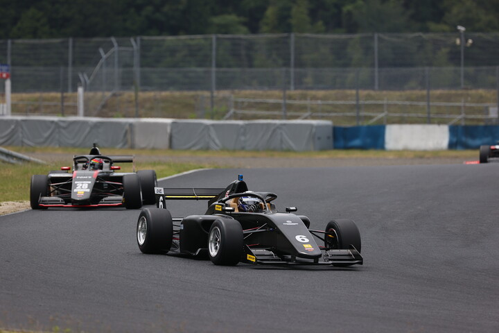 片山義章と古谷悠河のトップ争い