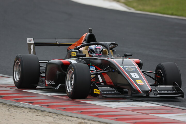 決勝3位は三浦愛（ARTA F111/3）