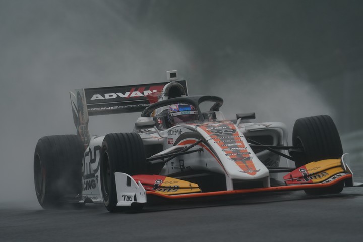 フリー走行1回目: 阪口晴南（P.MU/CERUMO･INGING SF19）