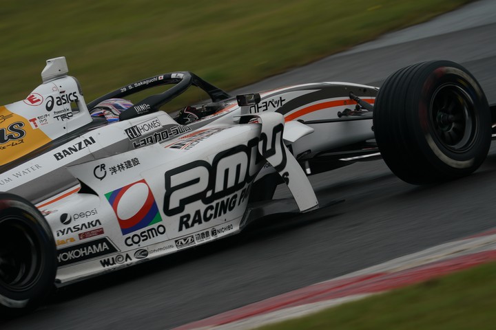 フリー走行1回目: 阪口晴南（P.MU/CERUMO･INGING SF19）