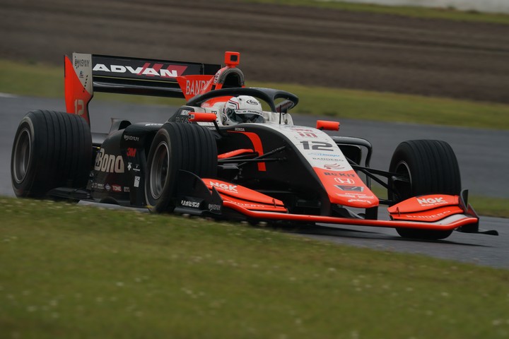 フリー走行1回目: 塚越広大（ThreeBond SF19）