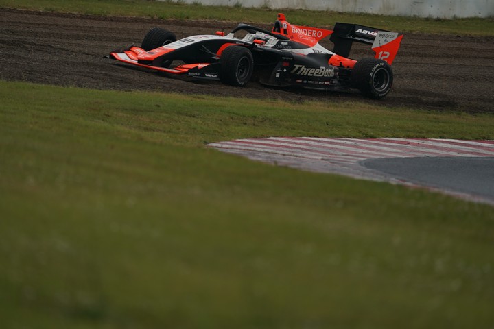 フリー走行1回目: 塚越広大（ThreeBond SF19）
