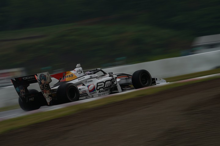 フリー走行1回目: 阪口晴南（P.MU/CERUMO･INGING SF19）