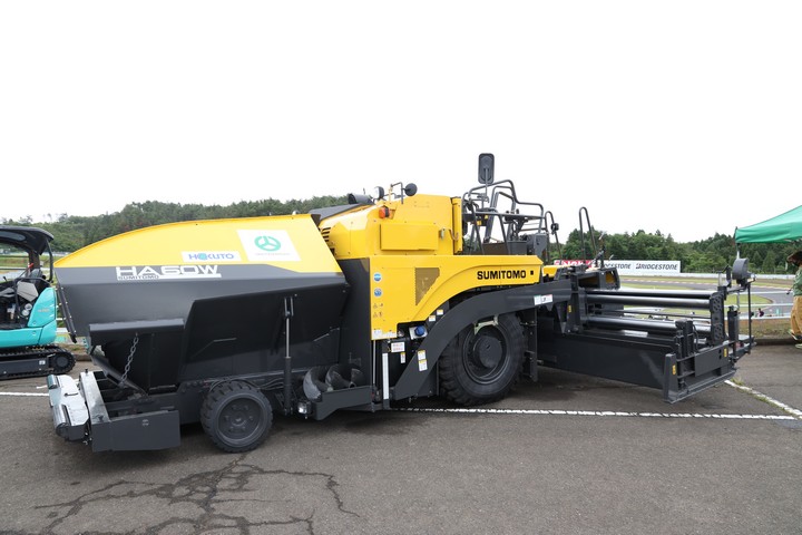 働くクルマ展: アスファルトフィニッシャー「HA60W」