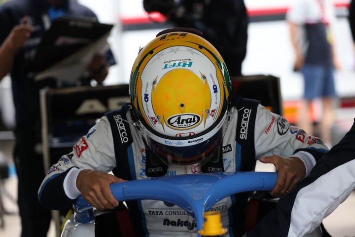 スタート進行: 山本尚貴（TCS NAKAJIMA RACING）