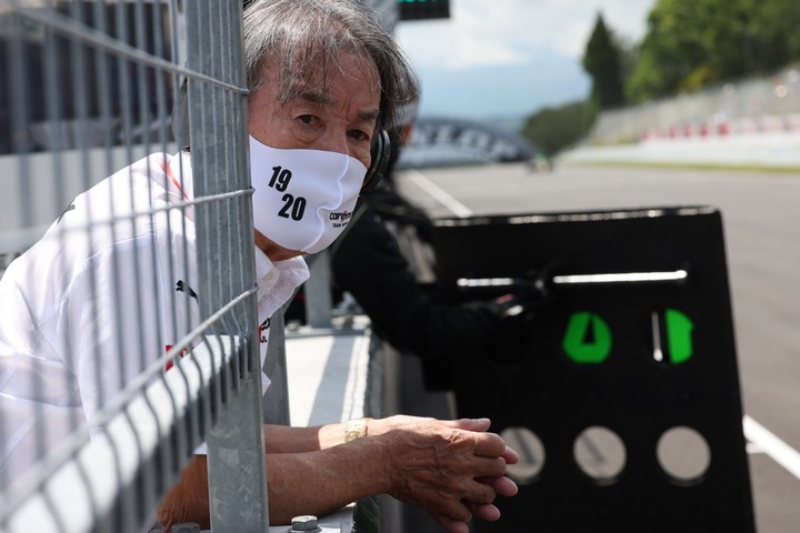 スタート進行: 星野一義監督（carenex TEAM IMPUL）