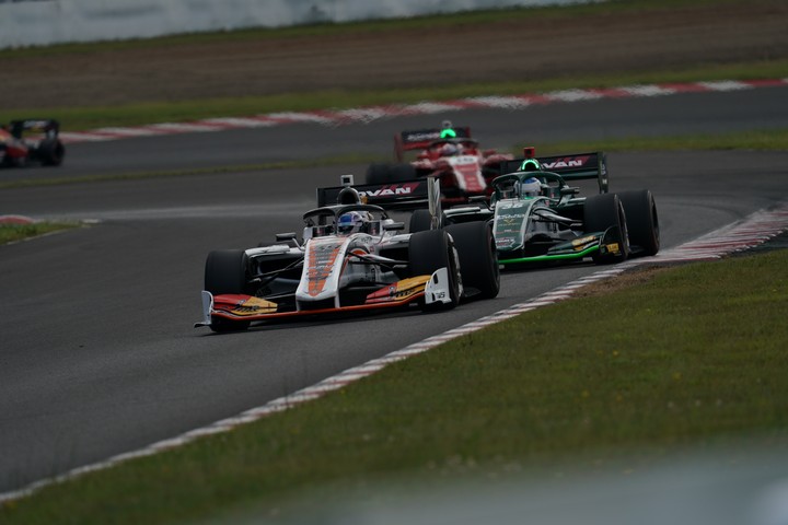 決勝レース: 阪口晴南（P.MU/CERUMO･INGING SF19）
