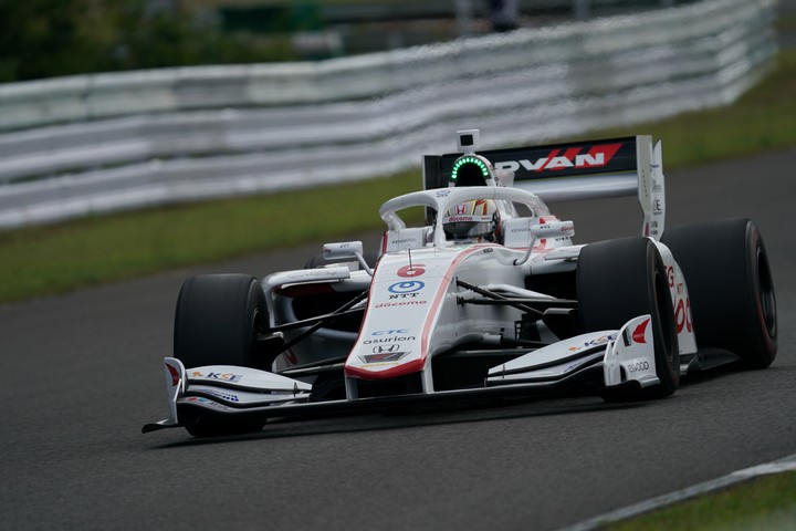 決勝レース: 牧野任祐（DOCOMO DANDELION M6Y SF19）