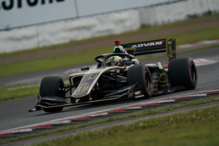 決勝レース: 関口雄飛（carenex TEAM IMPUL SF19）