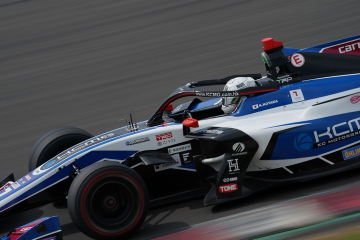 決勝レース: 小高一斗（KCMG Elyse SF19）