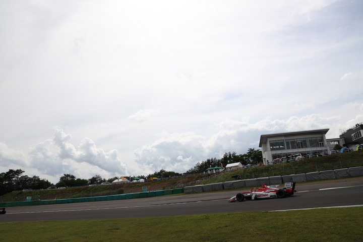 決勝レース: 山下健太（ORIENTALBIO KONDO SF19）