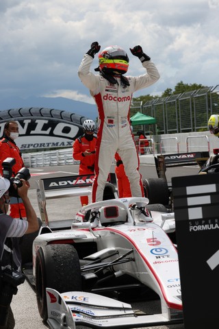 決勝レース: 福住仁嶺（DOCOMO TEAM DANDELION RACING）