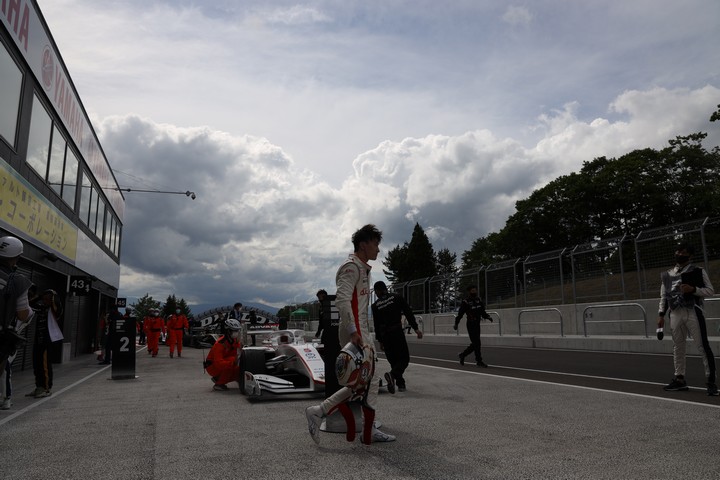 決勝レース: 福住仁嶺（DOCOMO TEAM DANDELION RACING）