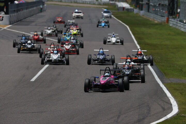 10周の決勝がスタートした