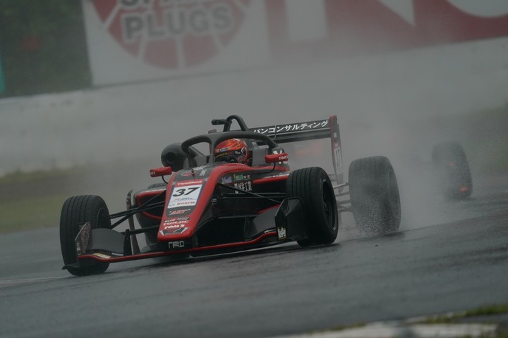 決勝3位は平良響（TOM'S）