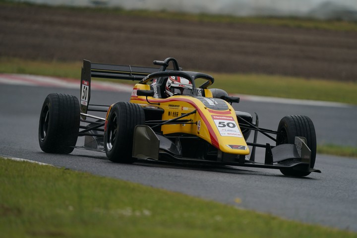 第10戦予選2位、第11戦ポールポジションの名取鉄平（B-MAX RACING TEAM）